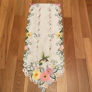 NWOT Beautiful Embroidery, Hummingbirds Flowers, Greenery Table-runner68”x13.5”